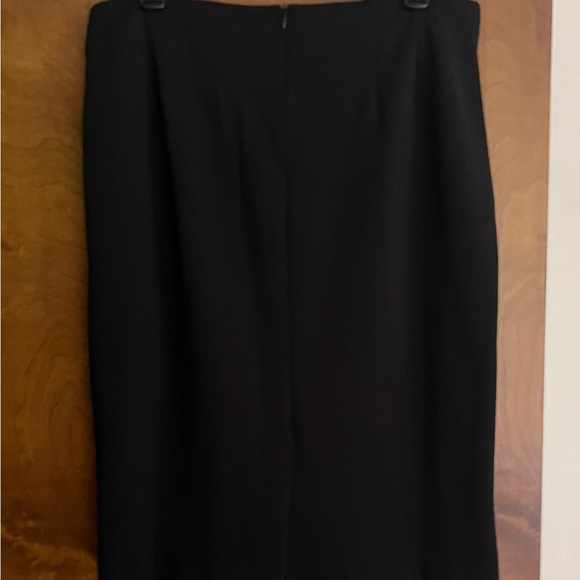 CHICOS NWOT Black Cut-out Pattern Overlay Pencil Skirt in Size 1.5. (Size 12) - Picture 8 of 9